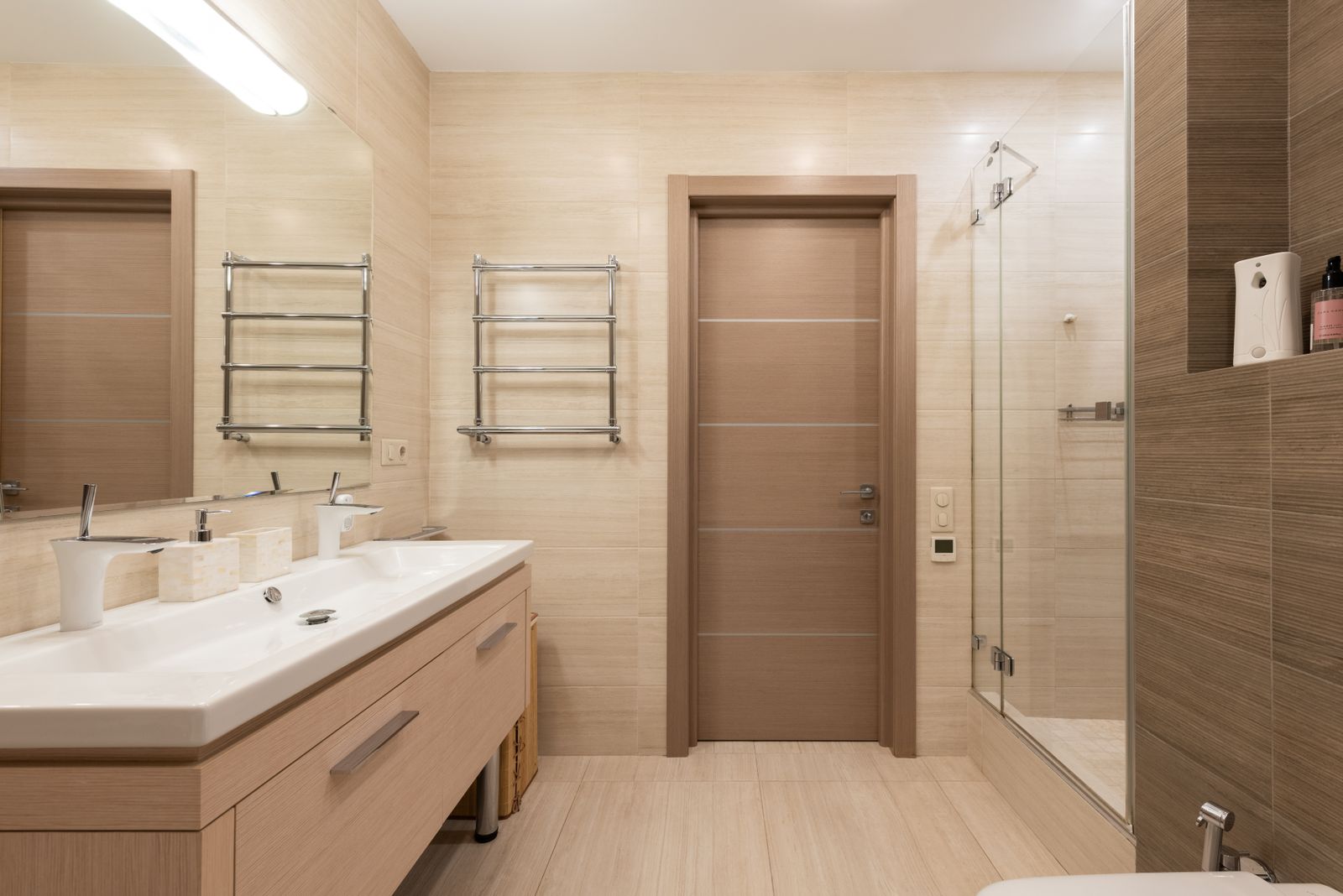 Golden accessible ensuite, Golden. Accessible bathroom.